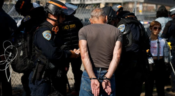 Juez federal prohíbe al ICE utilizar datos fiscales para localizar a migrantes