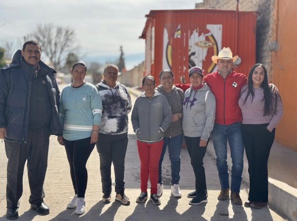 Entrega diputado apoyos en Valle de Zaragoza