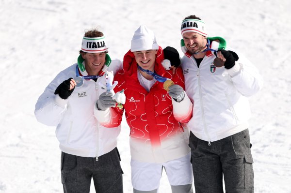El primer oro en los Juegos Olímpicos de Milano-Cortina es para el suizo Franjo von Allmen, quien conquistó el descenso masculino