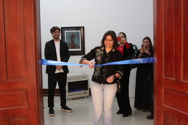 Inicia UACH temporada de exposiciones 2026 con Aviario Mexicano de Diana Ruiz