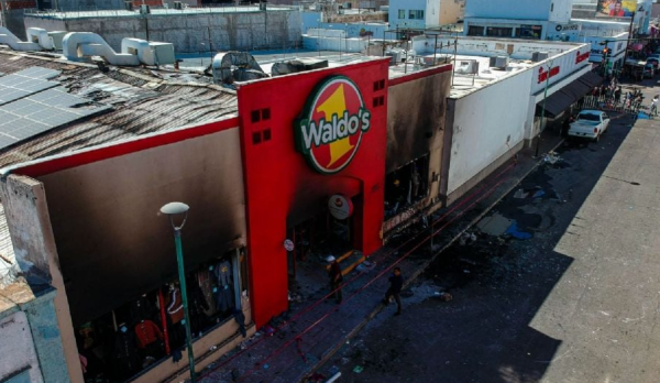 Vinculan a proceso a otros dos acusados por el incendio en tienda Waldo’s de Hermosillo