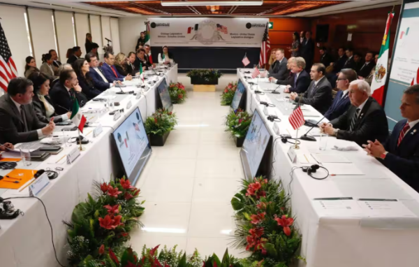 Diálogo bilateral entre legisladores México y EUA; destaca ausencia de Monreal