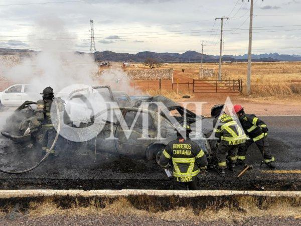 Fatal choque frontal provoca incendio y deja al menos tres muertos en la carretera Cuauhtémoc–Chihuahua