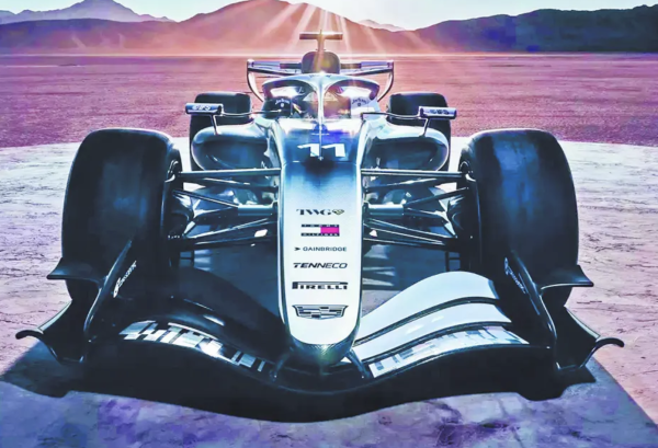 Checo Pérez estrena Cadillac post Super Bowl