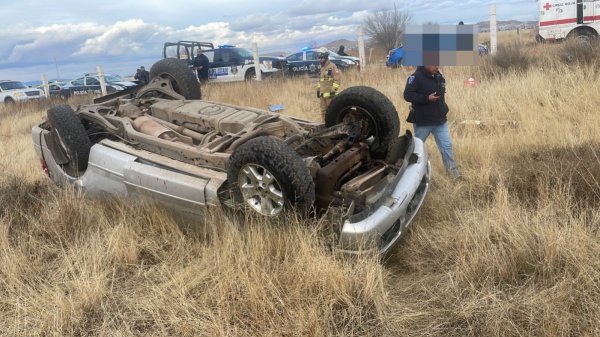Fatal volcadura deja dos lesionados y dos muertos