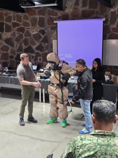 Se capacitan policías de la SSPE en curso de laboratorios clandestinos de la DEA