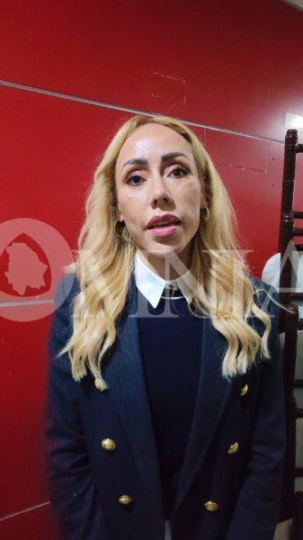 Brenda Ríos señala que micrófono permite a políticos expresiones como las de Adán y Corral hacia Andrea