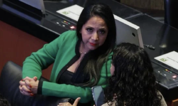 Senadora reclama falta de solidaridad de compañeras que la invitaron a salón de belleza