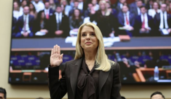 Bondi lamenta sufrimiento de víctimas de Epstein ante críticas por proteger nombres de 