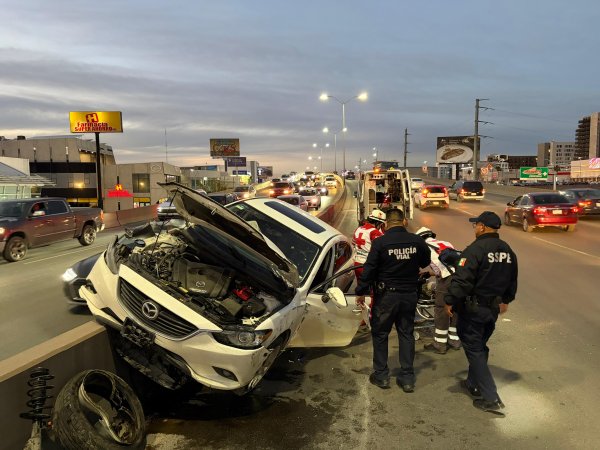 Adulto mayor en estado de ebriedad provoca aparatoso accidente en el Periférico de la Juventud