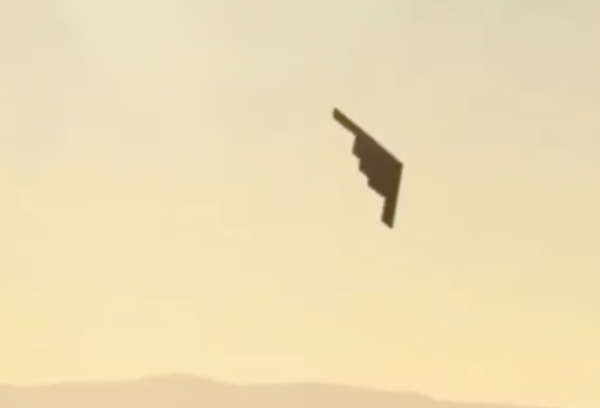 Video de presunto bombardero B-2 Spirit genera especulación en la frontera