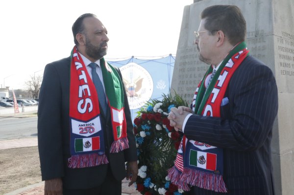 Refrenda Gobierno Municipal de Ciudad Juárez relación binacional en ceremonia por el Día de los Presidentes