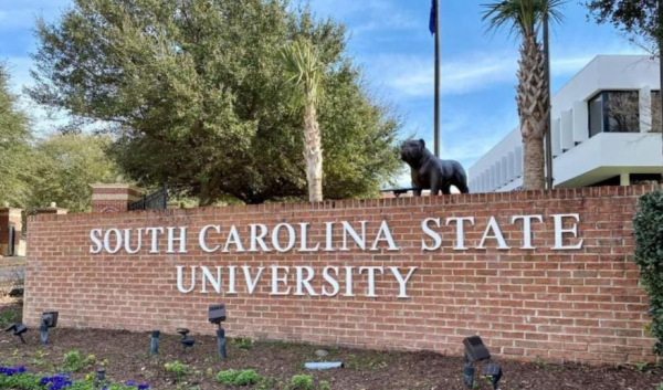 Mueren dos personas en tiroteo en una residencia de una universidad en Carolina del Sur