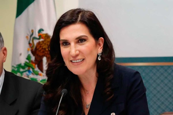 Represento a 500 diputados, pero lo hago con el corazón panista y formación humanista.: Kenia López Rabadán