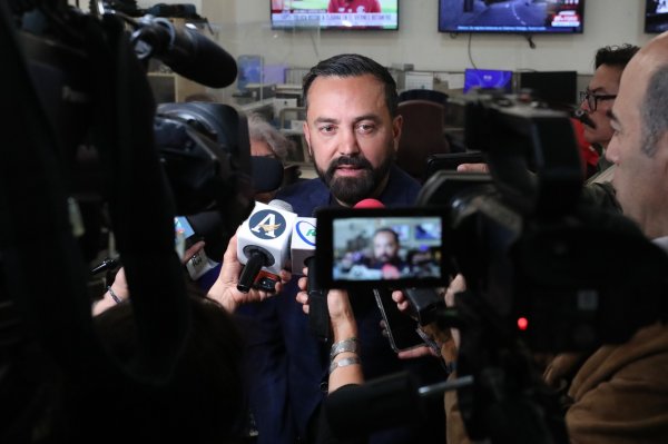 Arturo Ávila que presentará ante autoridad electoral de la CDMX el deslinde de 500 bardas