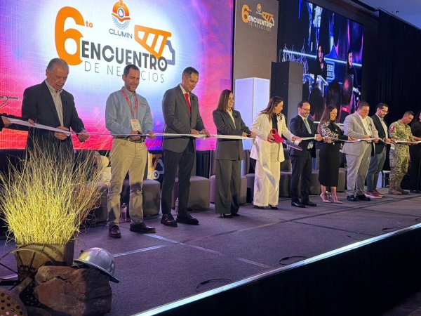 Participa Gilberto Loya en inauguración del 6º Encuentro de Negocios del Clúster Minero