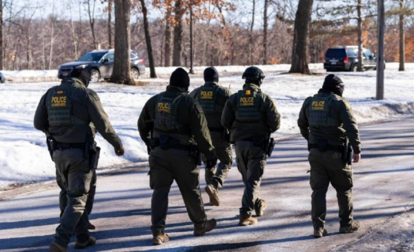 Retiran cargos a dos hombres acusados de agredir a agentes de ICE en Minneapolis