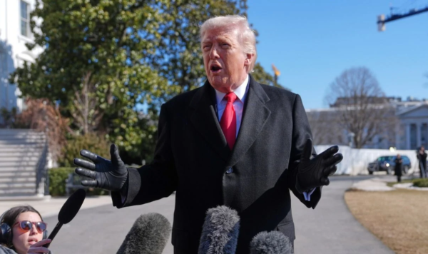 Trump indulta a cinco exjugadores de la NFL por delitos que van desde perjurio hasta narcotráfico