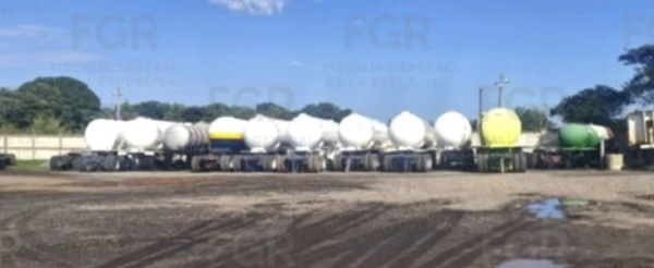 Decomisan más de 82 mil litros de hidrocarburo presuntamente ilegal en Minatitlán