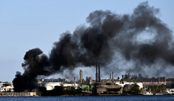 Controlan incendio en refinería de petróleo de La Habana