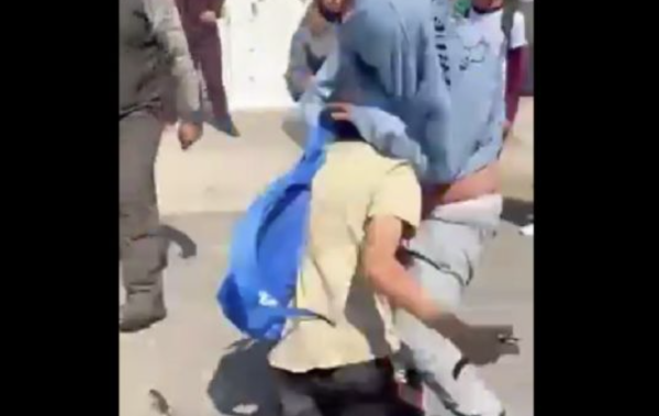 Juez vincula a proceso a Diego Kevin por apuñalar a Jeremy afuera de una secundaria (Video)