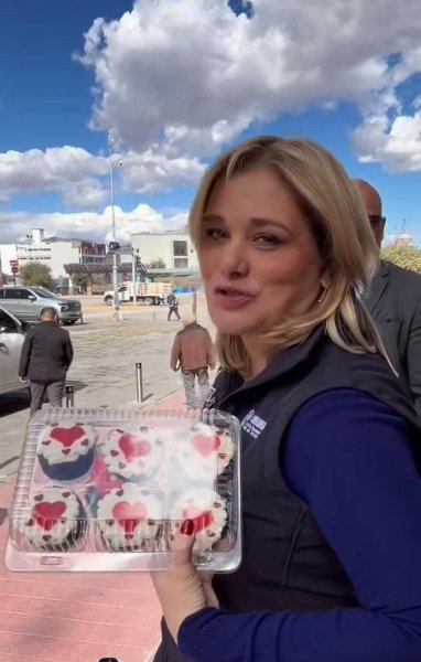 Comparte gobernadora Maru Campos regalo recibido por el Día del Amor y la Amistad