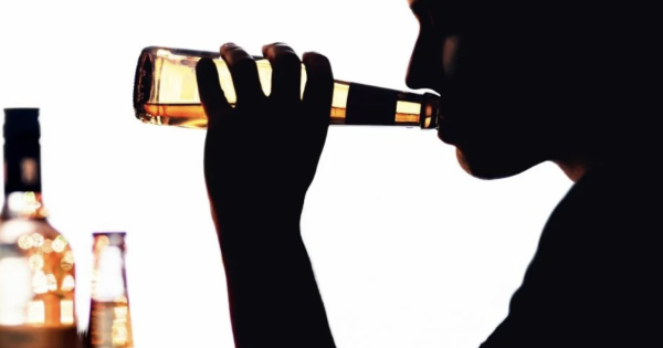 Llaman a no romantizar el consumo de alcohol durante San Valentín: en México provoca 112 muertes diarias