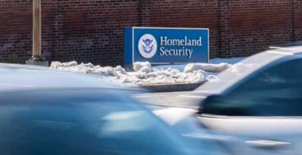 Deportaciones siguen pese a la suspensión del financiamiento a la Secretaría de Seguridad Interior