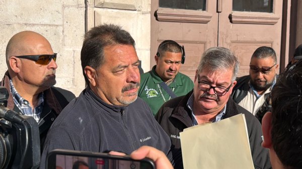 Llegan transportistas a Palacio de Gobierno; exigen mayor vigilancia tras ola de asaltos