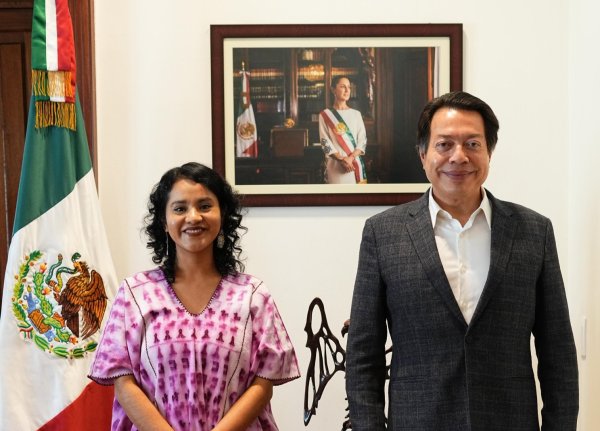 Adiós a Marx Arriaga: designan a Nadia López García como nueva titular de Materiales Educativos