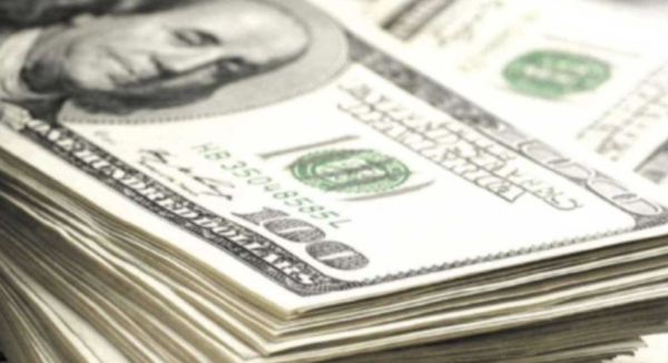 Peso mexicano cae levemente contra el dólar en jornada de menor actividad