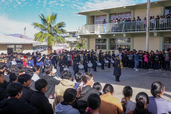 Destaca Valenciano trabajo conjunto de Estacionómetros, escuela y padres en apoyo a la Banda de Guerra y Escolta de la Secundaria 96