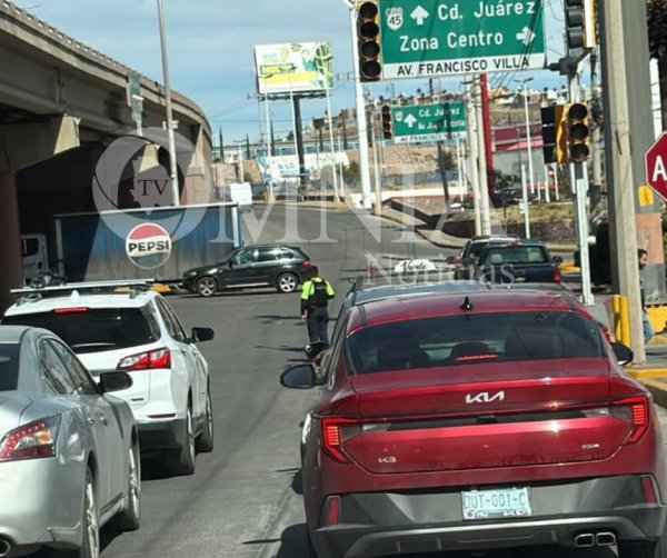 Ya son nueve días sin semáforo de la Francisco Villa y el Periférico de la Juventud