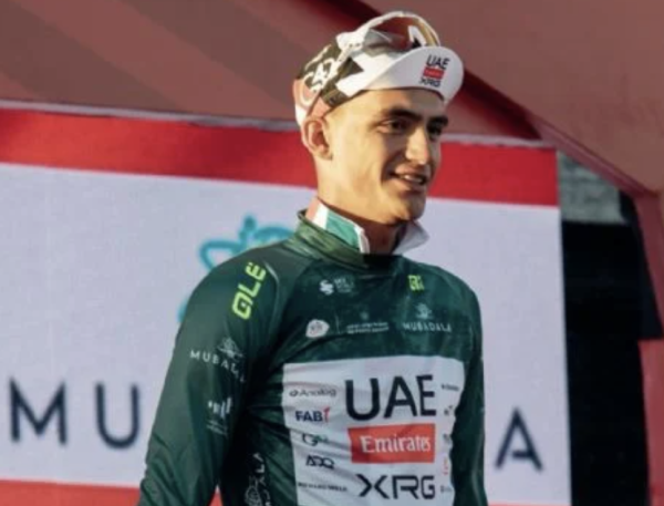 Isaac del Toro finaliza segundo en la tercera etapa del Tour de los Emiratos Árabes