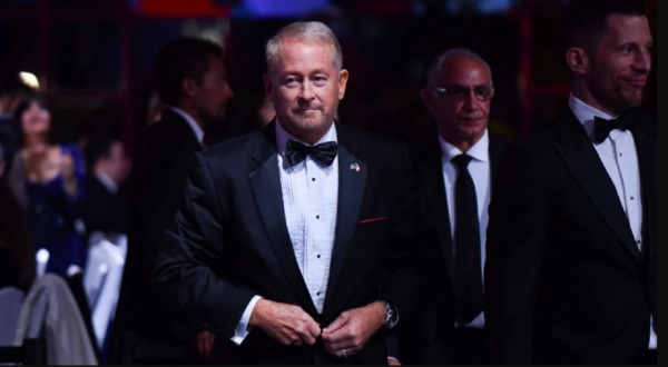 Embajador de EU en México llama a desmantelar a los grupos criminales tras intoxicación de menor con fentanilo en Puebla