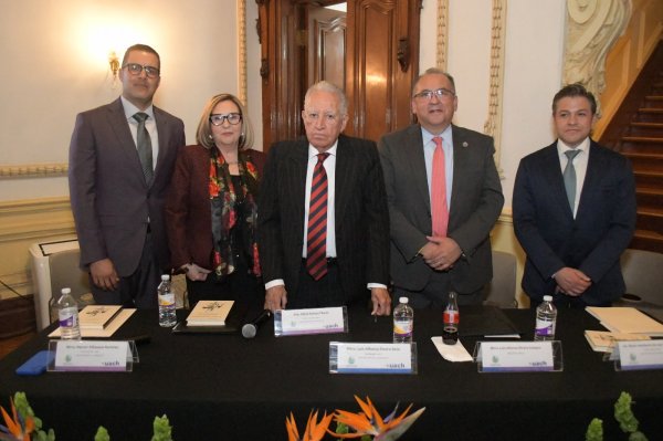 Presenta UACH libro 