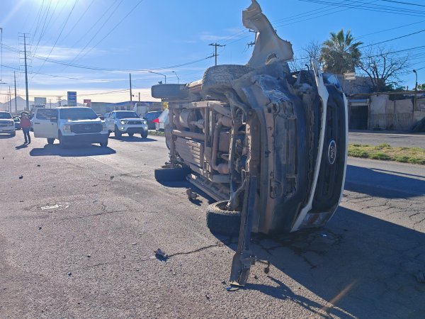 Provoca choque-volcadura sobre el Toledano contra unidad de la SSPE