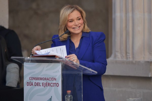 Maru Campos conmemora al Ejército Mexicano en su 113 aniversario