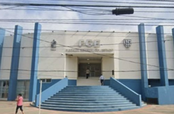 Familiares de desaparecidos protestan frente a la FGE en Tabasco, tras descubrimiento de fosa