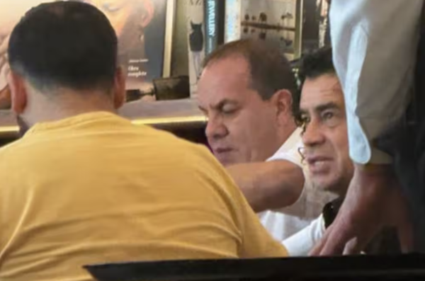 ¿Y la austeridad? Captan a Cuauhtémoc Blanco en lujoso restaurante de la Plaza Artz Pedregal