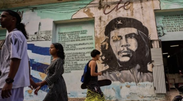 Sistema de salud de Cuba está al borde del abismo por bloqueo de combustible de EU, afirma ministro cubano