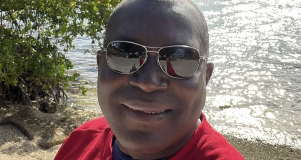 Justicia de EU busca retirar ciudadanía a exalcalde de North Miami por presunto fraude migratorio