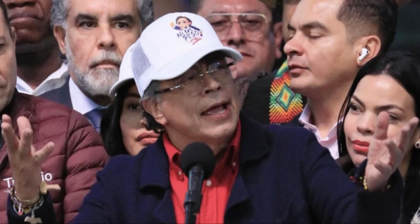 Decomisan casi 17 toneladas de cocaína en aguas internacionales y detienen a seis mexicanos, afirma Gustavo Petro