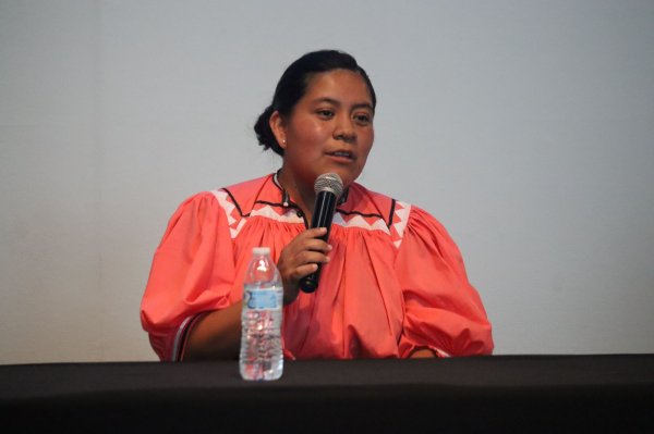 Presenta Sewá Morales el primer diccionario digital ralámuli-español en el marco del Día Internacional de la Lengua Materna