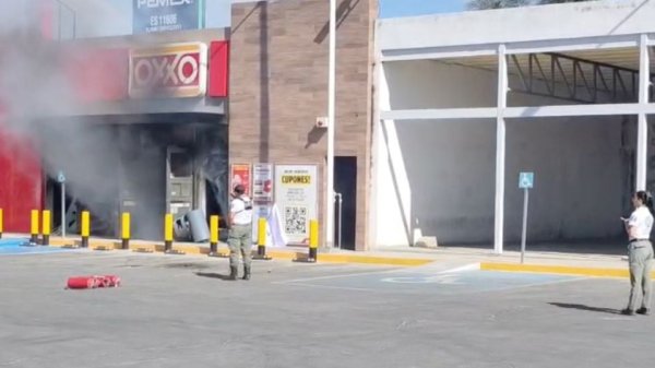 Domingo de bloqueos: sujetos queman farmacias y tiendas de conveniencia en seis municipios de Guanajuato