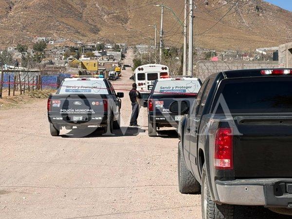 Encuentran a hombre suspendido en un árbol en la colonia Granjas Cerro Grande
