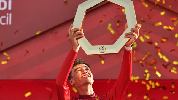 ¡Orgullo mexicano! Isaac del Toro hace historia al proclamarse campeón del UAE Tour 2026