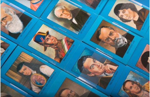 Las biografías de papelería, así se hacía la tarea antes del ChatGPT