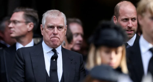 Expríncipe Andrés usó dinero público para pagarse masajes, dice exfuncionario a BBC