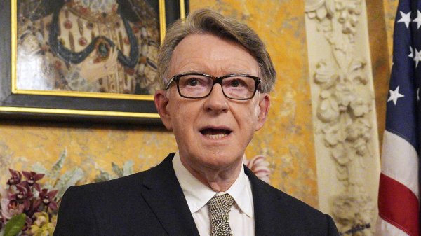 Caso Epstein: detienen a Peter Mandelson, exembajador británico en EU, por conducta indebida en un cargo público